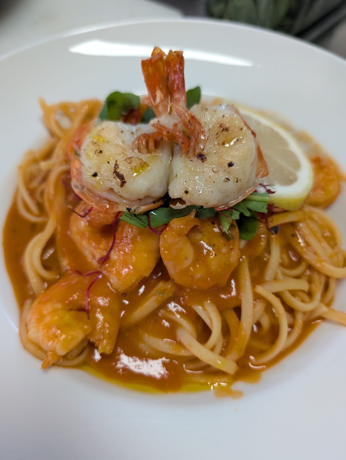 Linguine mit Gambas und frischen Kräutern